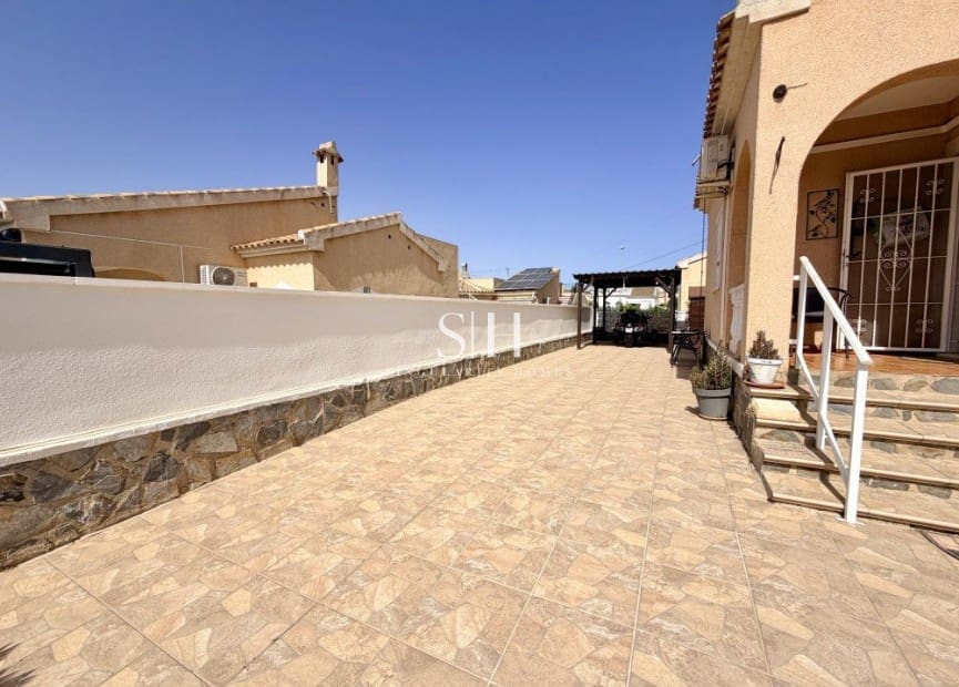 Chalet de 3 habitaciones en Benijófar en venta con garaje - 318.000 € (Ref: 10062818)