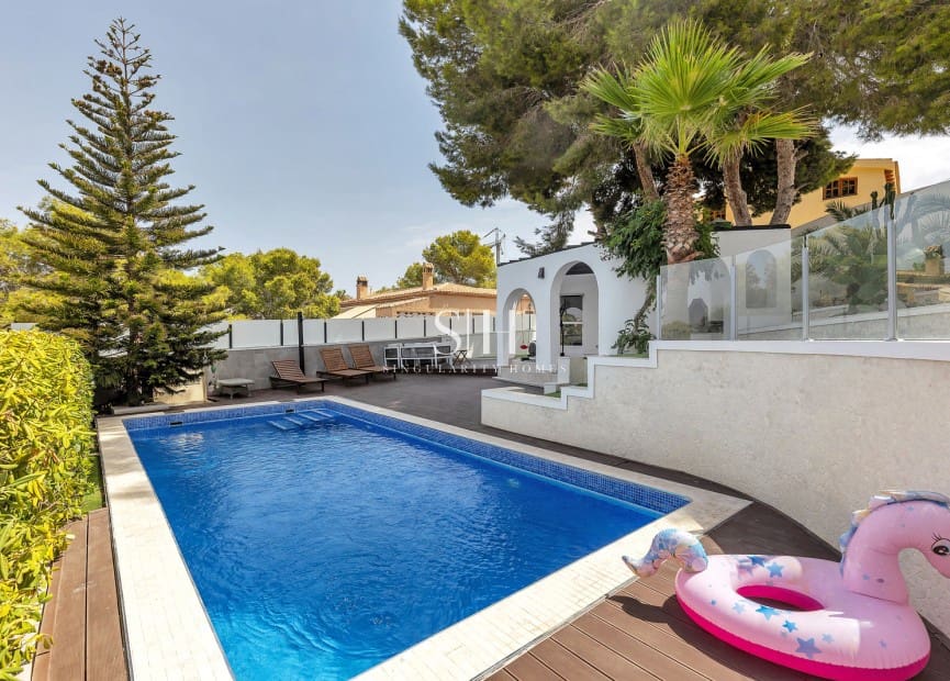 5 quarto Moradia para venda em Los Balcones com piscina garagem - 849 000 € (Ref: 10062820)
