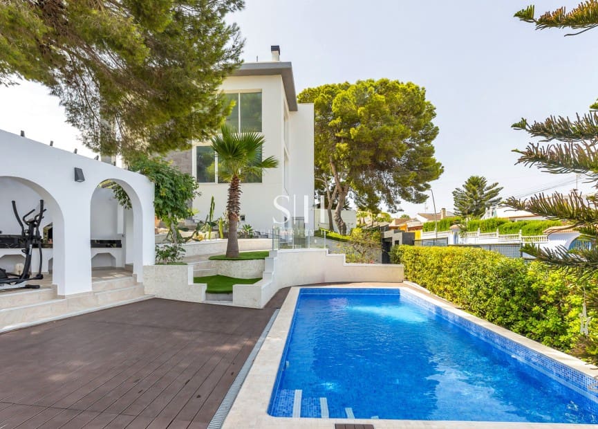 5 quarto Moradia para venda em Los Balcones com piscina garagem - 849 000 € (Ref: 10062820)