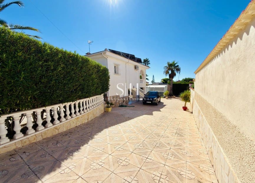 Chalet de 4 habitaciones en Ciudad Quesada en venta con piscina garaje - 699.000 € (Ref: 10077191)