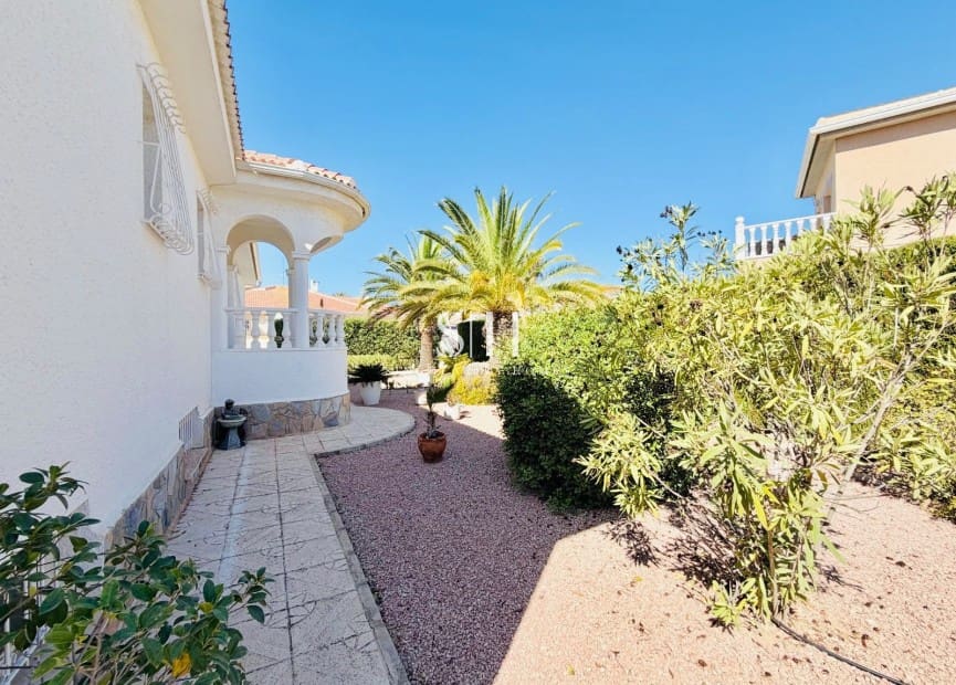 Chalet de 4 habitaciones en Ciudad Quesada en venta con piscina garaje - 699.000 € (Ref: 10077191)