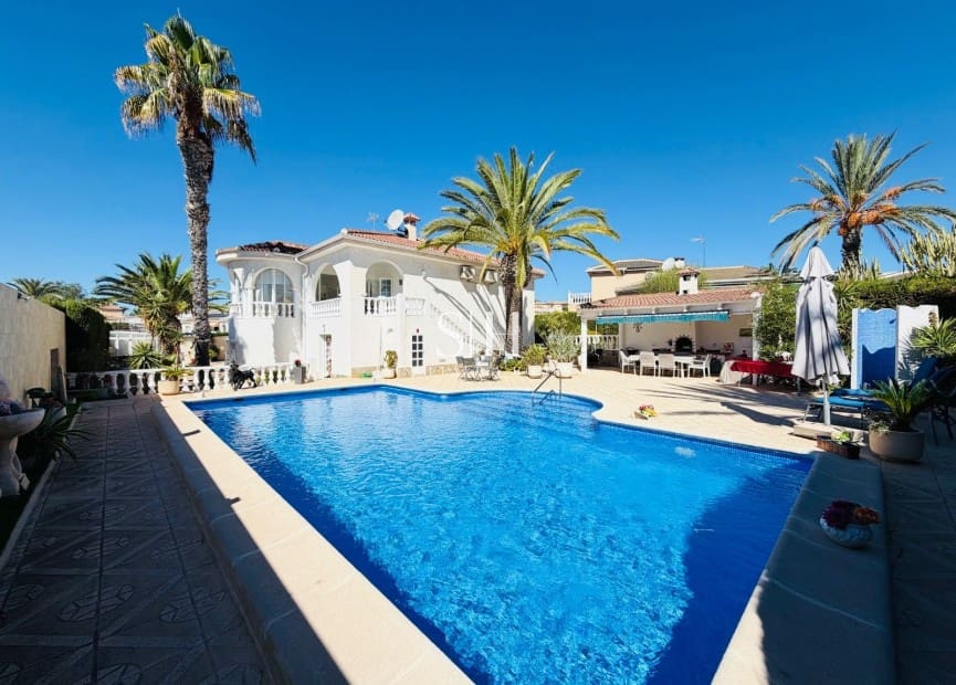 Chalet de 4 habitaciones en Ciudad Quesada en venta con piscina garaje - 699.000 € (Ref: 10077191)