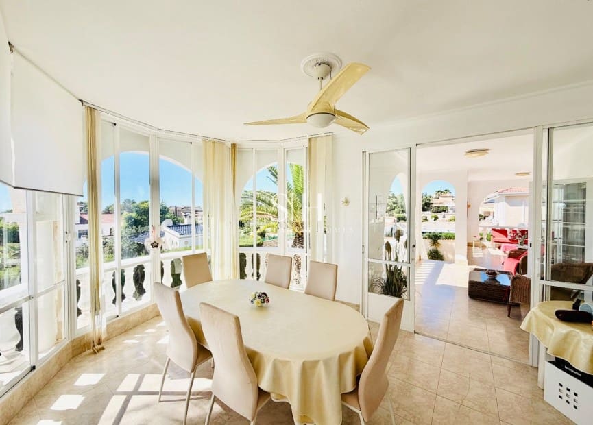 Chalet de 4 habitaciones en Ciudad Quesada en venta con piscina garaje - 699.000 € (Ref: 10077191)