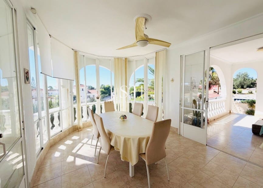 Chalet de 4 habitaciones en Ciudad Quesada en venta con piscina garaje - 699.000 € (Ref: 10077191)