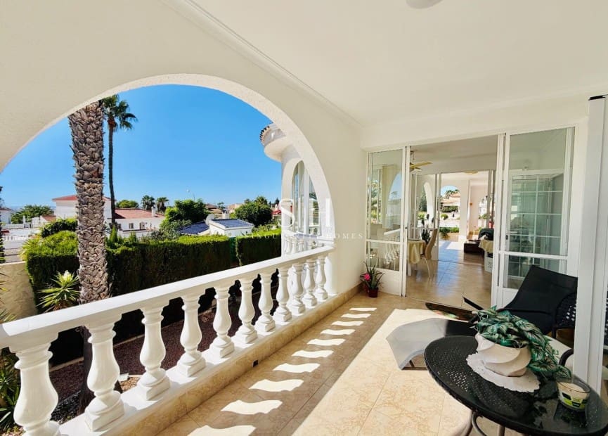 Chalet de 4 habitaciones en Ciudad Quesada en venta con piscina garaje - 699.000 € (Ref: 10077191)