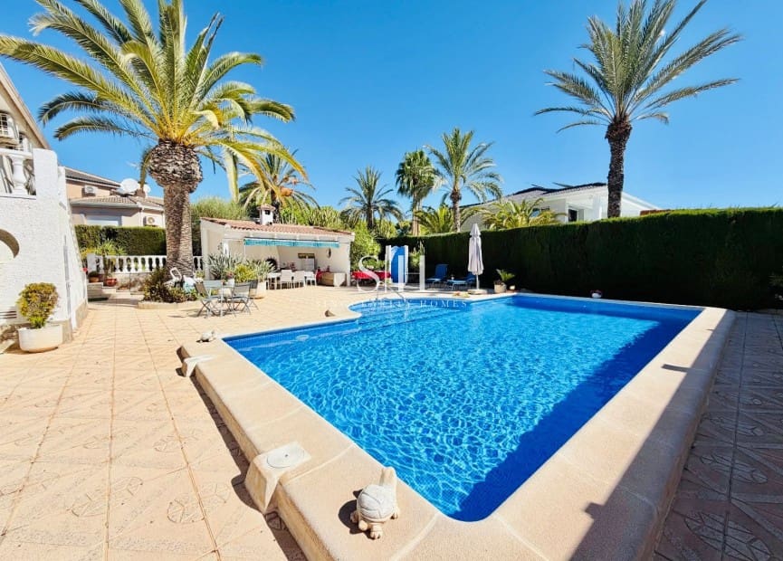 Chalet de 4 habitaciones en Ciudad Quesada en venta con piscina garaje - 699.000 € (Ref: 10077191)
