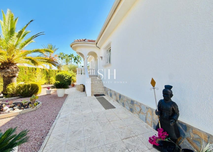 Chalet de 4 habitaciones en Ciudad Quesada en venta con piscina garaje - 699.000 € (Ref: 10077191)