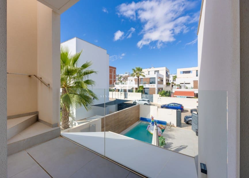 4 bedroom Villa for sale in Benijofar with pool - € 479,000 (Ref: 10093795)