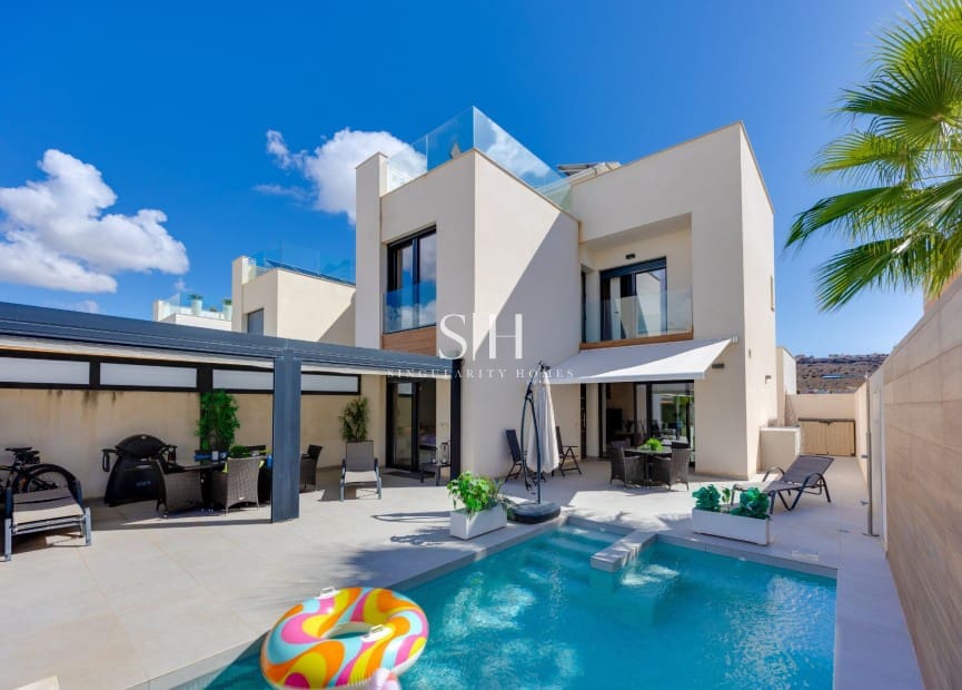 4 bedroom Villa for sale in Benijofar with pool - € 479,000 (Ref: 10093795)