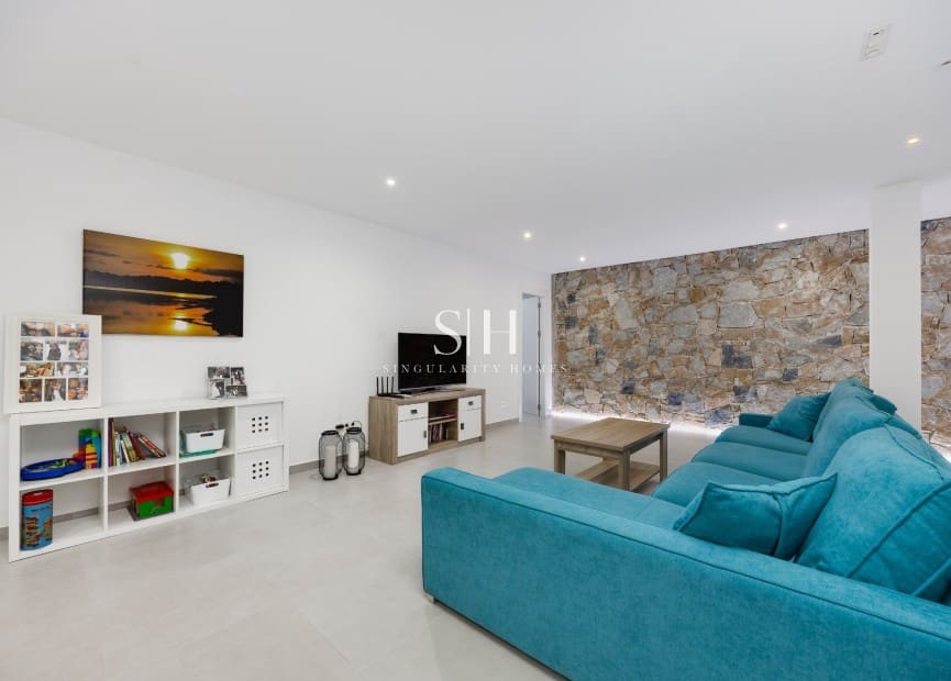 4 bedroom Villa for sale in Benijofar with pool - € 479,000 (Ref: 10093795)