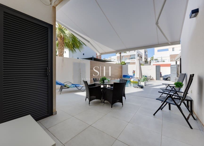 4 bedroom Villa for sale in Benijofar with pool - € 479,000 (Ref: 10093795)
