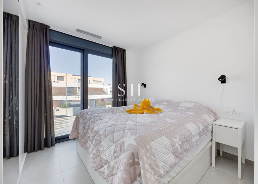 4 bedroom Villa for sale in Benijofar with pool - € 479,000 (Ref: 10093795)
