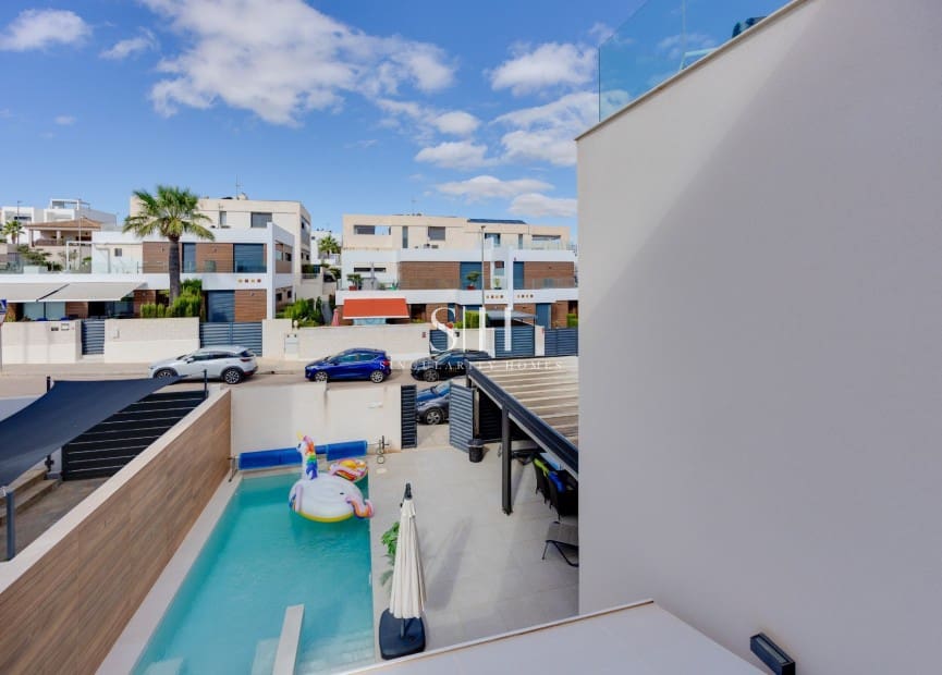 4 bedroom Villa for sale in Benijofar with pool - € 479,000 (Ref: 10093795)