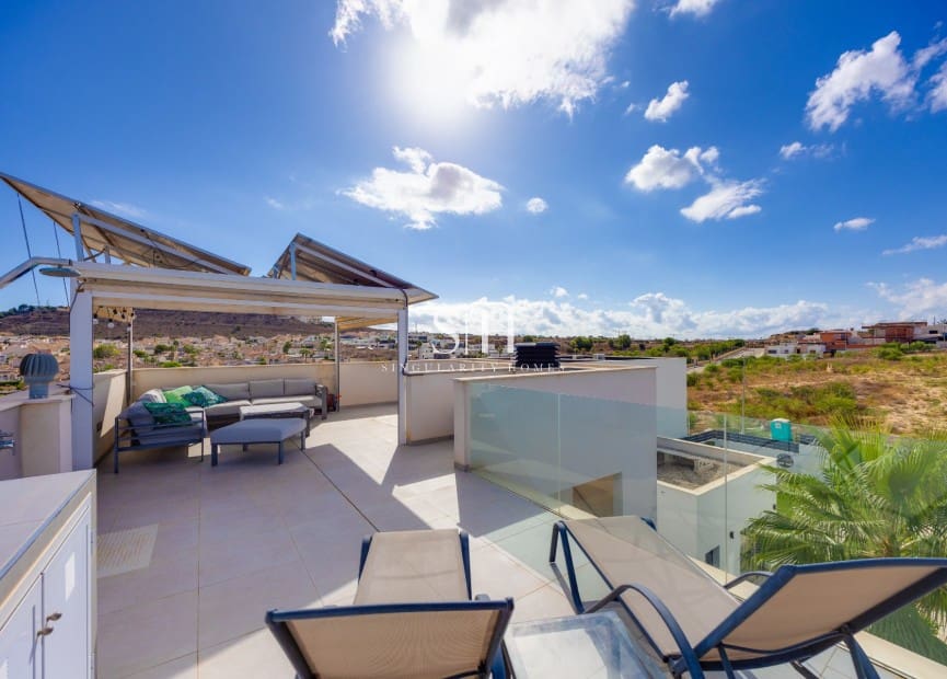 4 bedroom Villa for sale in Benijofar with pool - € 479,000 (Ref: 10093795)