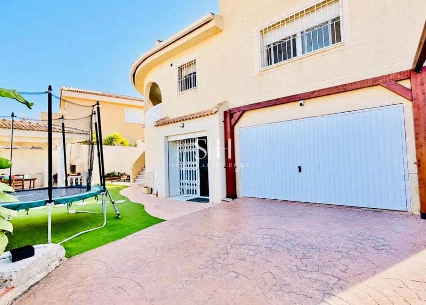 4 sovrum Villa till salu i Ciudad Quesada med pool garage - 569 000 € (Ref: 10103630)