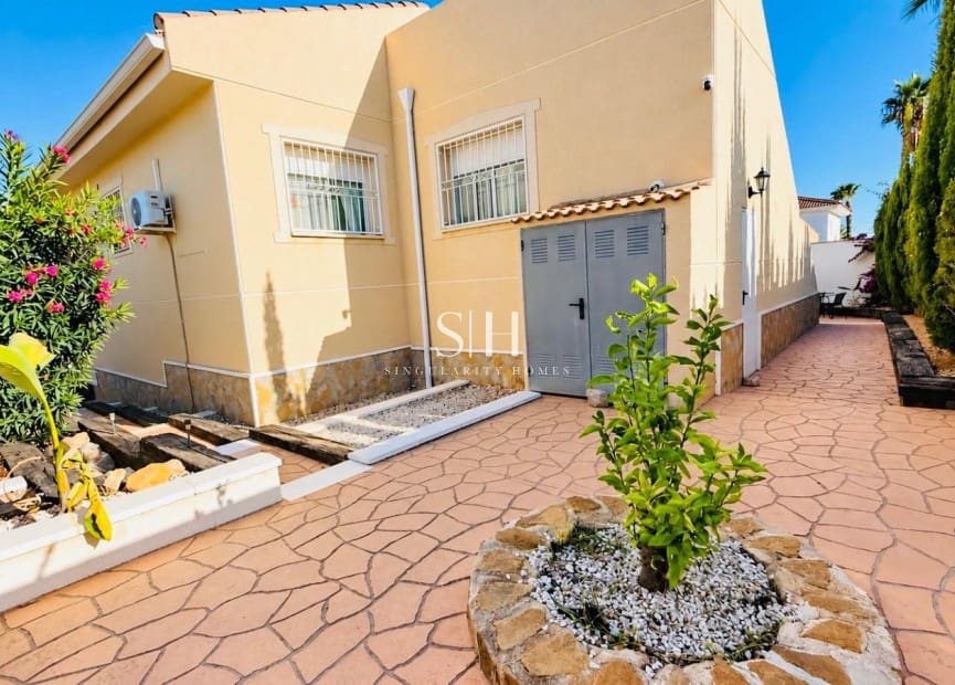 4 sovrum Villa till salu i Ciudad Quesada med pool garage - 569 000 € (Ref: 10103630)