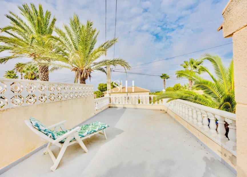 4 soverom Villa til salgs i San Miguel de Salinas med svømmebasseng - € 575 000 (Ref: 10140462)