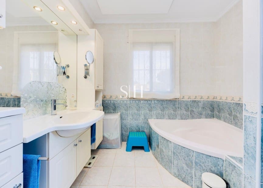 4 soverom Villa til salgs i San Miguel de Salinas med svømmebasseng - € 575 000 (Ref: 10140462)