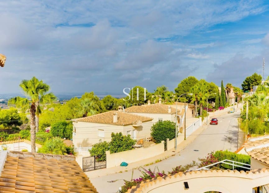 4 soverom Villa til salgs i San Miguel de Salinas med svømmebasseng - € 575 000 (Ref: 10140462)