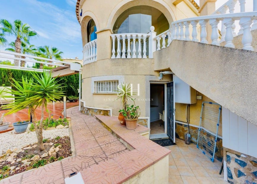 4 soverom Villa til salgs i San Miguel de Salinas med svømmebasseng - € 575 000 (Ref: 10140462)