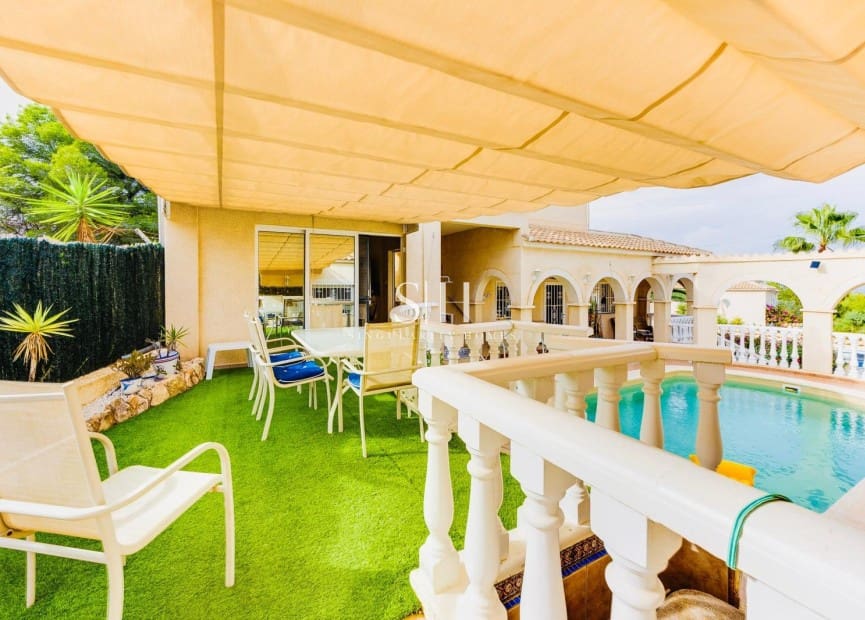 4 soverom Villa til salgs i San Miguel de Salinas med svømmebasseng - € 575 000 (Ref: 10140462)