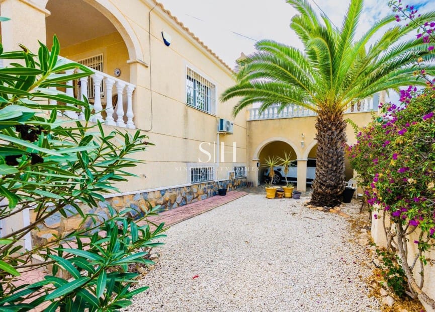 4 soverom Villa til salgs i San Miguel de Salinas med svømmebasseng - € 575 000 (Ref: 10140462)