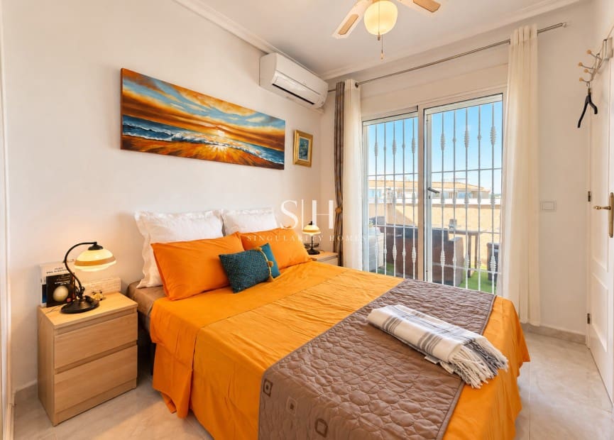 3 soveværelse Rækkehus til salg i Orihuela Costa med swimmingpool garage - € 215.000 (Ref: 10144869)