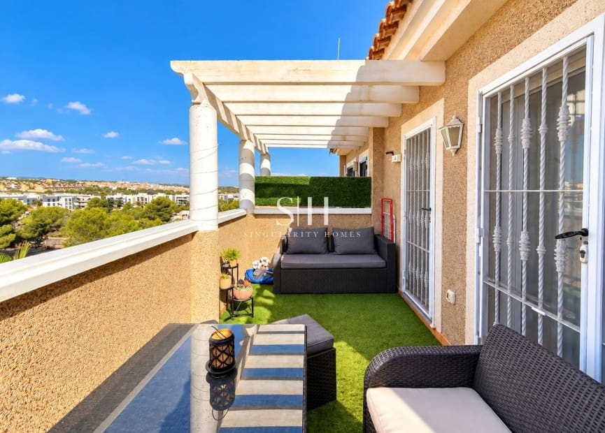 3 soveværelse Rækkehus til salg i Orihuela Costa med swimmingpool garage - € 215.000 (Ref: 10144869)