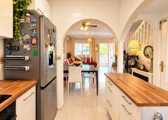 3 soverom Rekkehus til salgs i La Florida, Orihuela med svømmebasseng garasje - € 215 000 (Ref: 10144869)