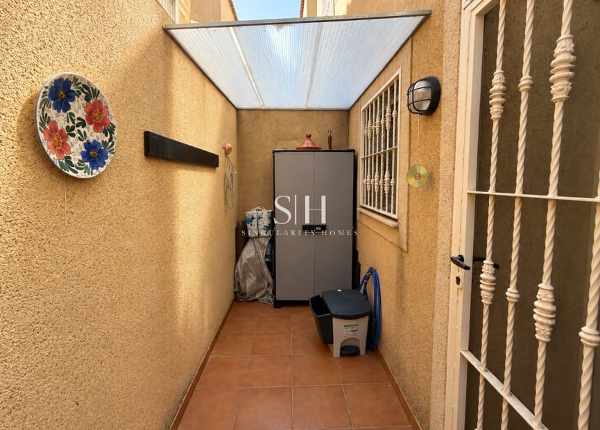 3 soveværelse Rækkehus til salg i Orihuela Costa med swimmingpool garage - € 215.000 (Ref: 10144869)