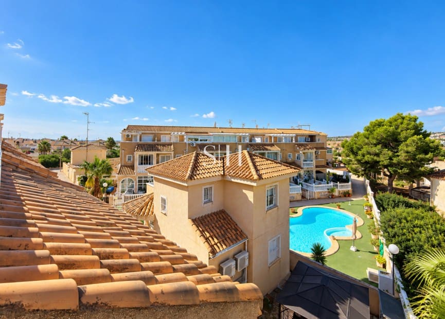 3 soveværelse Rækkehus til salg i Orihuela Costa med swimmingpool garage - € 215.000 (Ref: 10144869)