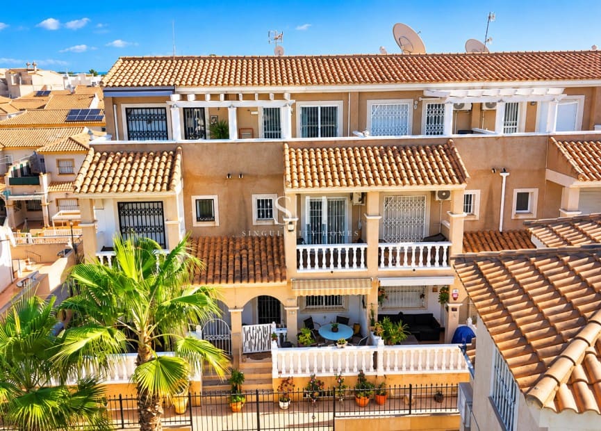 3 soveværelse Rækkehus til salg i Orihuela Costa med swimmingpool garage - € 215.000 (Ref: 10144869)