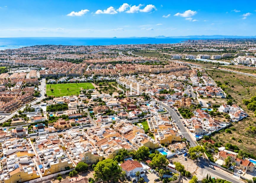 3 soveværelse Rækkehus til salg i Orihuela Costa med swimmingpool garage - € 215.000 (Ref: 10144869)
