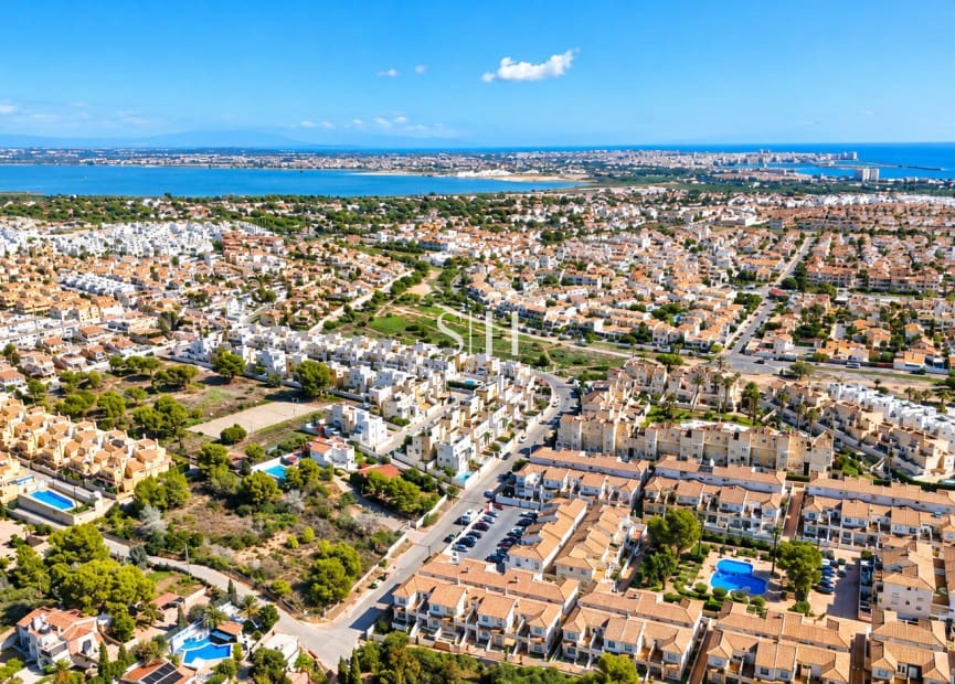 3 soveværelse Rækkehus til salg i Orihuela Costa med swimmingpool garage - € 215.000 (Ref: 10144869)