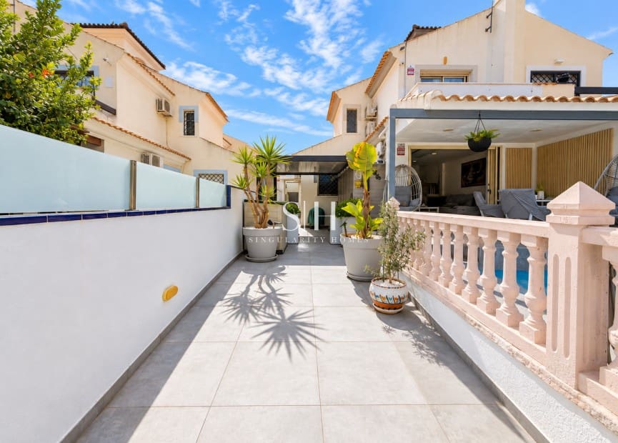3 soverom Villa til salgs i Pilar de la Horadada med svømmebasseng - € 395 000 (Ref: 10144983)