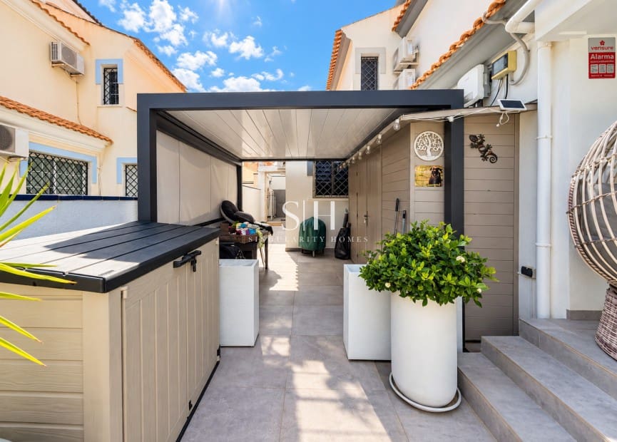 3 soverom Villa til salgs i Pilar de la Horadada med svømmebasseng - € 395 000 (Ref: 10144983)