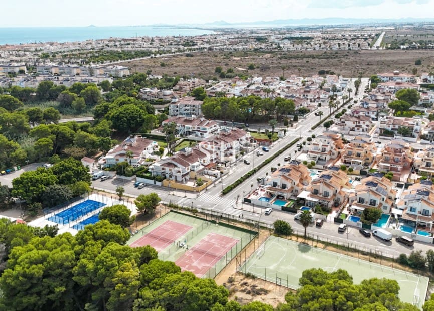 3 soverom Villa til salgs i Pilar de la Horadada med svømmebasseng - € 395 000 (Ref: 10144983)
