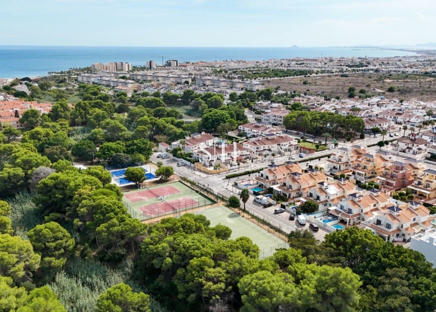 3 soverom Villa til salgs i Pilar de la Horadada med svømmebasseng - € 395 000 (Ref: 10144983)