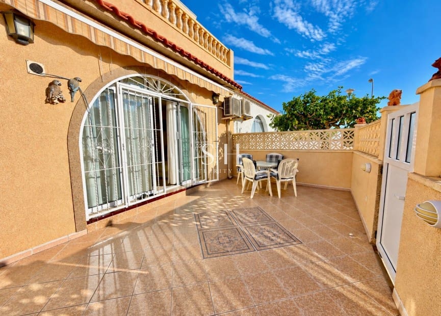 3 quarto Moradia em Banda para venda em Torrevieja com garagem - 199 000 € (Ref: 10163578)
