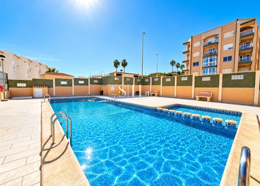 2 quarto Apartamento de Praia para venda em La Mata com piscina - 159 000 € (Ref: 10175689)