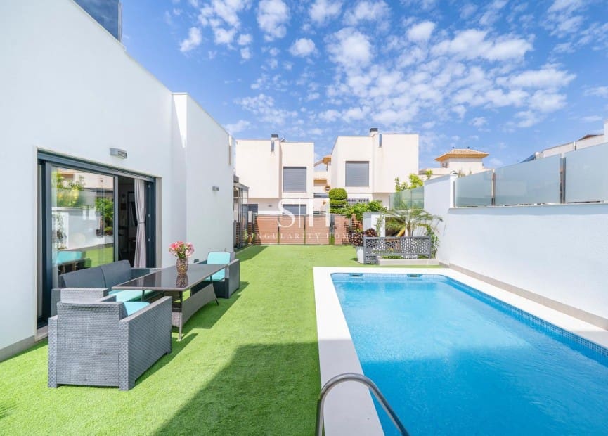 Chalet de 5 habitaciones en Aguas Nuevas en venta con piscina - 499.500 € (Ref: 10179245)