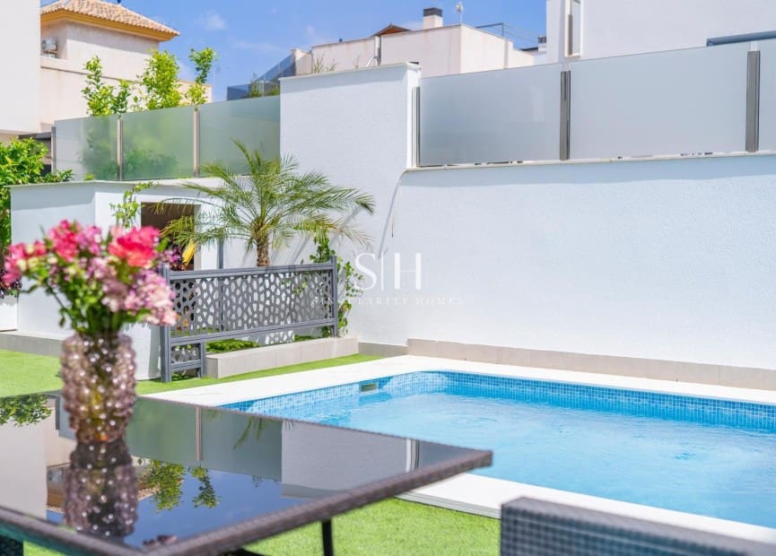 Chalet de 5 habitaciones en Aguas Nuevas en venta con piscina - 499.500 € (Ref: 10179245)