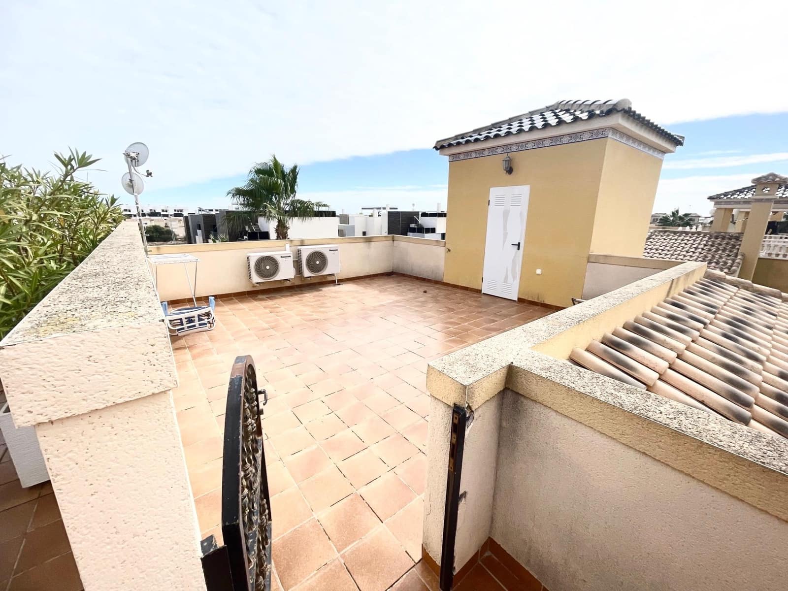 2 bedroom Apartment for sale in Campoamor, Orihuela with pool €