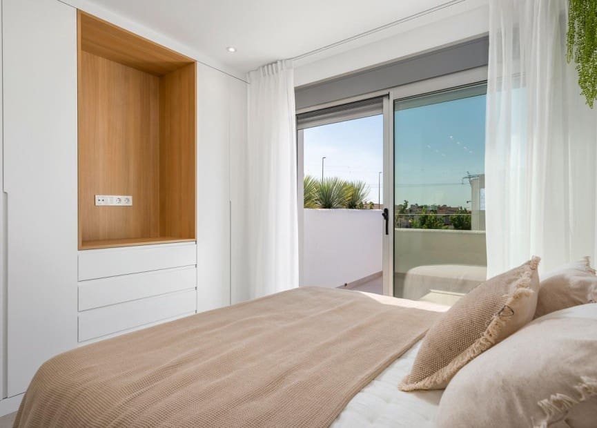 3 soveværelse Villa til salg i Los Alcazares med swimmingpool - € 399.900 (Ref: 8512021)