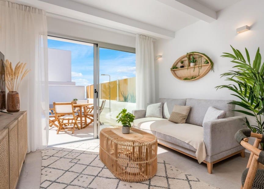 3 soveværelse Villa til salg i Los Alcazares med swimmingpool - € 399.900 (Ref: 8512021)