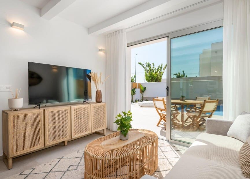 3 soveværelse Villa til salg i Los Alcazares med swimmingpool - € 399.900 (Ref: 8512021)