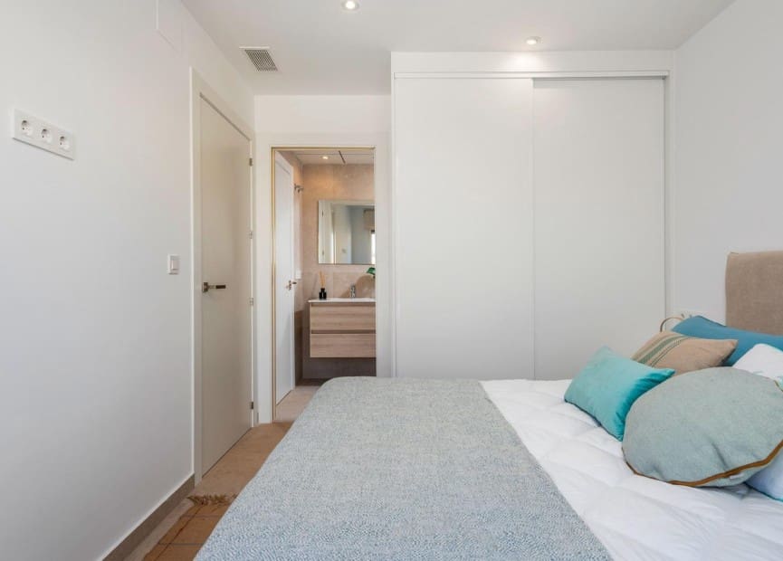 3 soveværelse Villa til salg i Los Alcazares med swimmingpool - € 399.900 (Ref: 8512021)