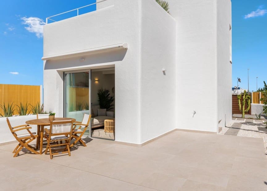 3 soveværelse Villa til salg i Los Alcazares med swimmingpool - € 399.900 (Ref: 8512021)