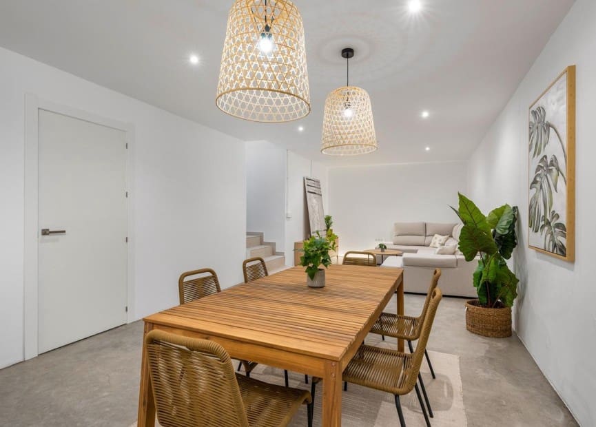 3 soveværelse Villa til salg i Los Alcazares med swimmingpool - € 399.900 (Ref: 8512021)