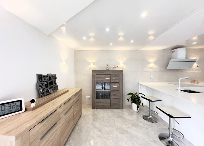 3 sypialnia Willa na sprzedaż w Playa Flamenca z basenem garażem - 349 000 € (Ref: 8512076)